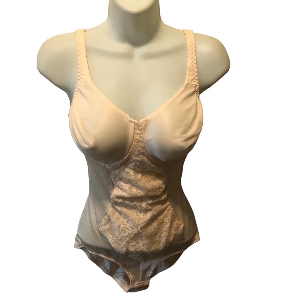 VTG Olga Lacey Shaper Pin Up Sz. 38C Underwire Seamless Nude Stretch Retro Diva